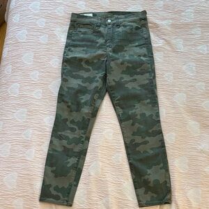GAP Women's Skinny Jeans in Camouflage Green